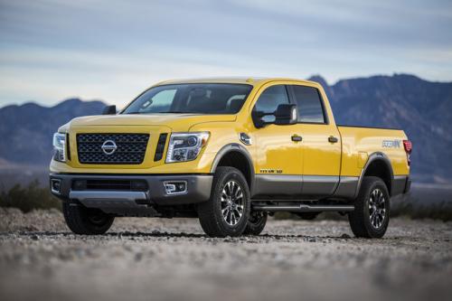 Photo of a 2016-2018 Nissan Titan in SolarFlare Yellow (paint color code EAZ)