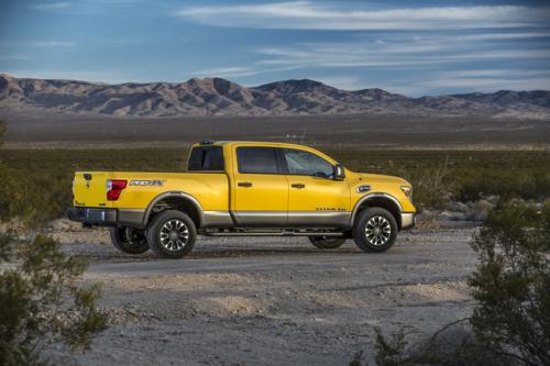 Photo of a 2016-2018 Nissan Titan in SolarFlare Yellow (paint color code EAZ)