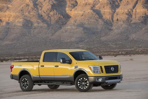 Photo of a 2016-2018 Nissan Titan in SolarFlare Yellow (paint color code EAZ)