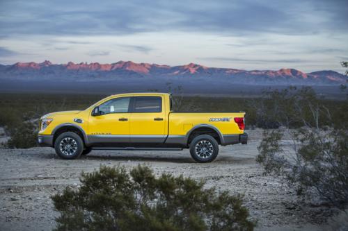 Photo of a 2016-2018 Nissan Titan in SolarFlare Yellow (paint color code EAZ)