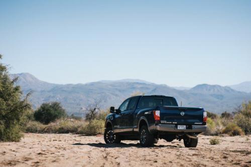 Photo of a 2016-2024 Nissan Titan in Deep Blue Pearl (paint color code RAY)