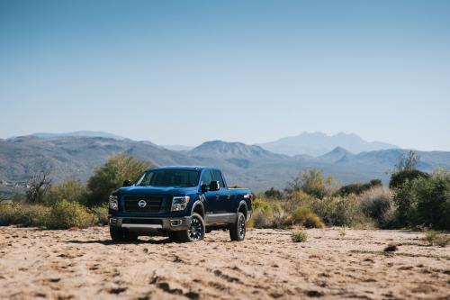 Photo of a 2016-2024 Nissan Titan in Deep Blue Pearl (paint color code RAY)