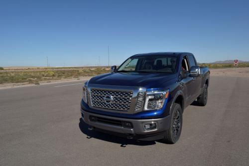 Photo of a 2016-2024 Nissan Titan in Deep Blue Pearl (paint color code RAY)