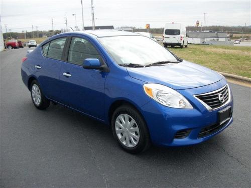 Photo of a 2012-2017 Nissan Versa in Metallic Blue (paint color code B17)