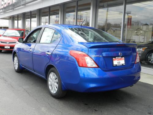 Photo of a 2012-2017 Nissan Versa in Metallic Blue (paint color code B17)