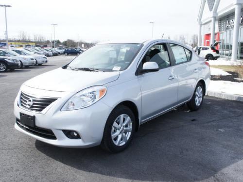 Photo of a 2012-2019 Nissan Versa in Brilliant Silver Metallic (paint color code K23)