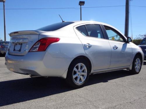 Photo of a 2012-2019 Nissan Versa in Brilliant Silver Metallic (paint color code K23)