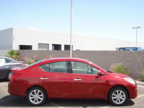 Photo of a 2012-2015 Nissan Versa in Red Brick (paint color code NAC)