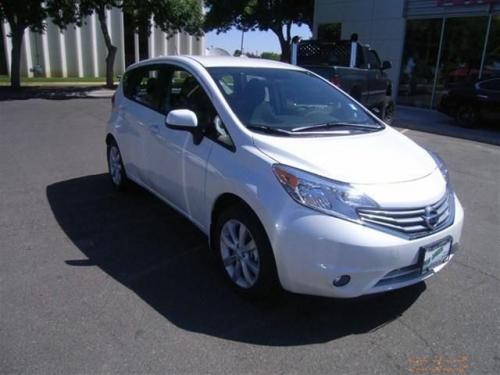 Photo of a 2014-2019 Nissan Versa Note in Aspen White Tricoat (paint color code QAC)