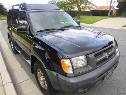 Photo of a 2000-2004 Nissan Xterra in Super Black (paint color code KH3)