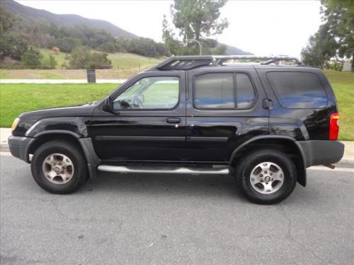 Photo of a 2000-2004 Nissan Xterra in Super Black (paint color code KH3)