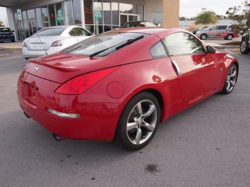 Photo of a 2003-2007 Nissan Z in Redline (paint color code AX6)