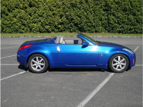 Photo of a 2003-2007 Nissan Z in Daytona Blue (paint color code B17)