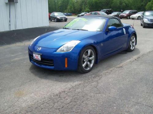 Photo of a 2003-2007 Nissan Z in Daytona Blue (paint color code B17)