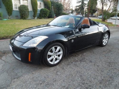 Photo of a 2003-2005 Nissan Z in Super Black (paint color code KH3)