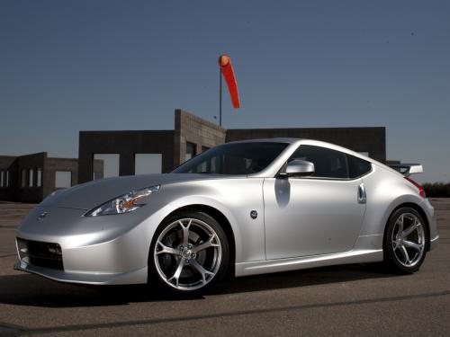 Photo of a 2009-2020 Nissan Z in Brilliant Silver Metallic (paint color code XCW)