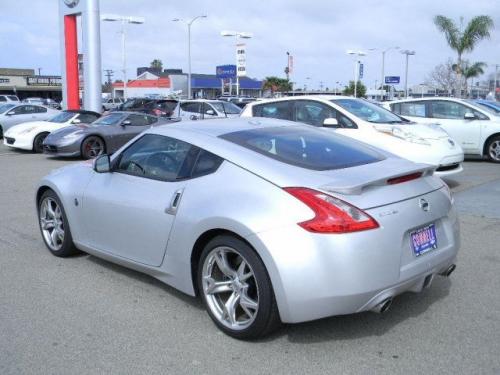 Photo of a 2009-2020 Nissan Z in Brilliant Silver Metallic (paint color code XCW)