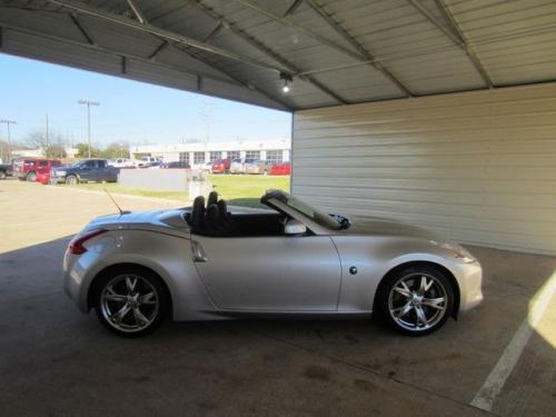 Photo of a 2009-2020 Nissan Z in Brilliant Silver Metallic (paint color code XCW)