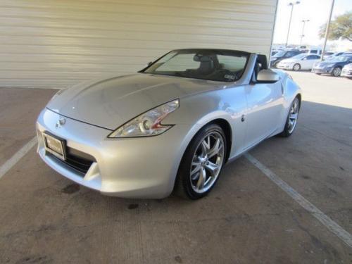 Photo of a 2009-2020 Nissan Z in Brilliant Silver Metallic (paint color code XCW)