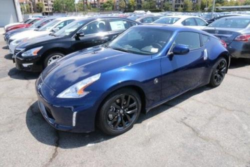 Photo of a 2016-2020 Nissan Z in Deep Blue Pearl (paint color code RAY)