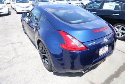 Photo of a 2016-2020 Nissan Z in Deep Blue Pearl (paint color code RAY)