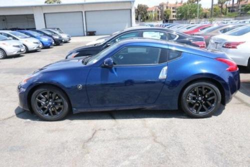 Photo of a 2016-2020 Nissan Z in Deep Blue Pearl (paint color code RAY)