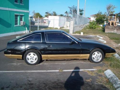 Photo of a 1985 Nissan Z in Thunder Black on Aspen Gold Metallic (paint color code 356)