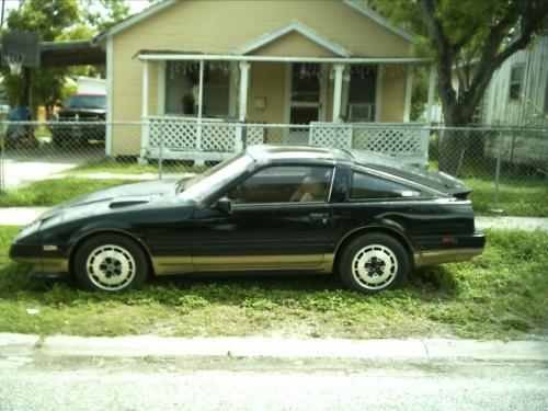 Photo of a 1985 Nissan Z in Thunder Black on Aspen Gold Metallic (paint color code 356)