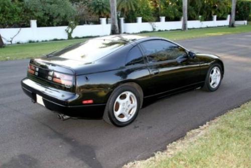 Photo of a 1994-1996 Nissan Z in Super Black (paint color code KH3)