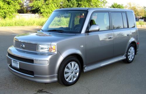 Photo of a 2006 Scion xB in Thunder Cloud Metallic (paint color code 1D2)