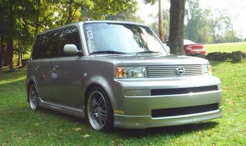 Photo of a 2006 Scion xB in Thunder Cloud Metallic (paint color code 1D2)