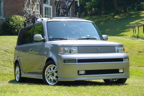 Photo of a 2006 Scion xB in Thunder Cloud Metallic (paint color code 1D2)