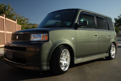 Photo of a 2006 Scion xB in Camouflage Metallic (paint color code 6M7)