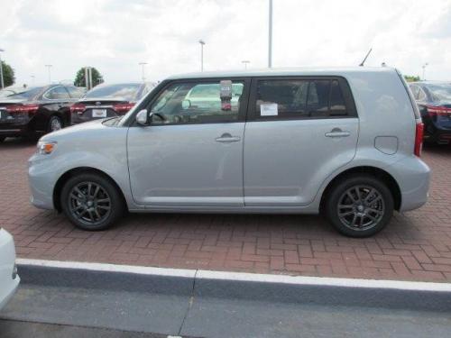 Photo of a 2013 Scion xB in Silver Ignition (paint color code 1J8)