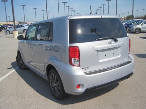 Photo of a 2013 Scion xB in Silver Ignition (paint color code 1J8)