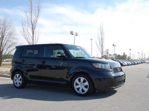 Photo of a 2008-2015 Scion xB in Black Sand Pearl (paint color code 209)