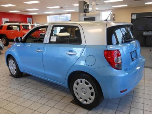 Photo of a 2014 Scion xD in Classic Silver Metallic on Sparkling Sea (paint color code 2MA)