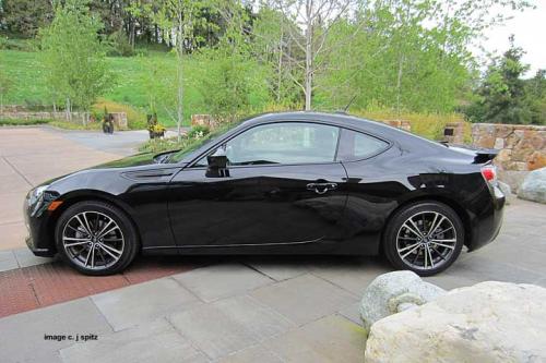 Photo of a 2013-2020 Subaru BRZ in Crystal Black Silica (paint color code D4S)