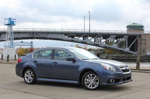 Photo of a 2013-2014 Subaru Legacy in Twilight Blue Metallic (paint color code H1Q)