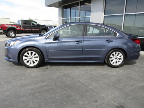 Photo of a 2015-2018 Subaru Legacy in Twilight Blue Metallic (paint color code H1Q)