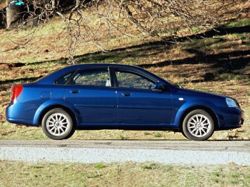 Photo of a 2004-2008 Suzuki Forenza in Cobalt Blue Metallic (paint color code 26V)