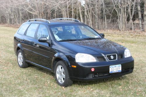 Photo of a 2004-2008 Suzuki Forenza in Fantasy Black Metallic (paint color code 87U)