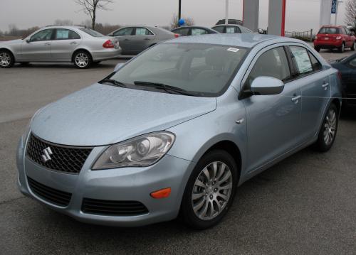 Photo of a 2010-2012 Suzuki Kizashi in Ice Blue Metallic (paint color code ZPM)