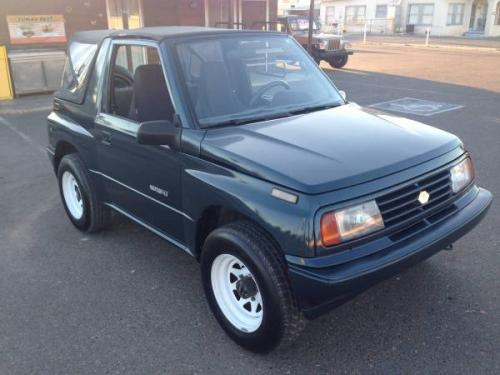 Photo of a 1989-1990 Suzuki Sidekick in Twilight Blue Metallic (paint color code 0AA)