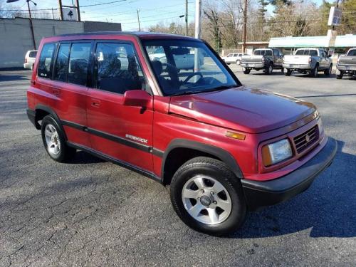 Photo of a 1993-1995 Suzuki Sidekick in Crimson Metallic (paint color code 1VB)