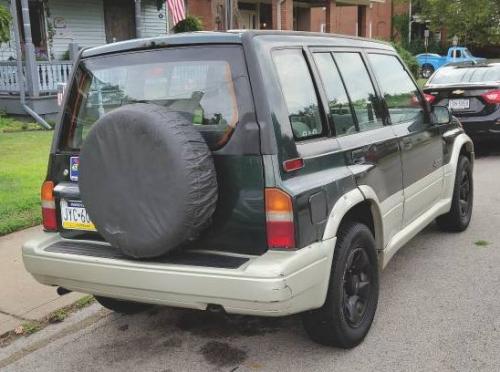 Photo of a 1998 Suzuki Sidekick in Oregon Green Metallic (paint color code Z1D)