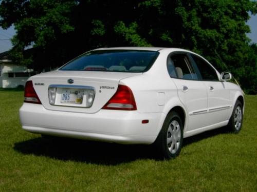 Photo of a 2004-2005 Suzuki Verona in Absolute White (paint color code 11U)