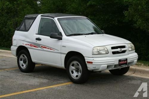 Photo of a 1999-2002 Suzuki Vitara in Polar White (paint color code 26U)