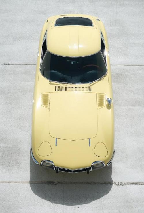 Photo of a 1967-1968 Toyota 2000GT in Bellatrix Yellow (paint color code T1429)