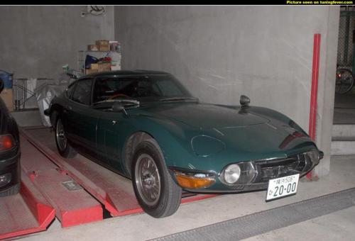 Photo of a 1969-1970 Toyota 2000GT in Atlantis Green (paint color code T4140)